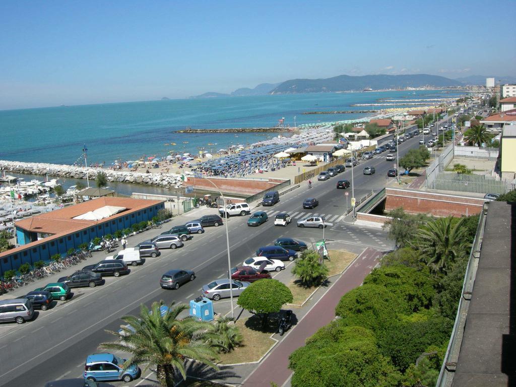 Comfort Beach House Marina di Massa Δωμάτιο φωτογραφία
